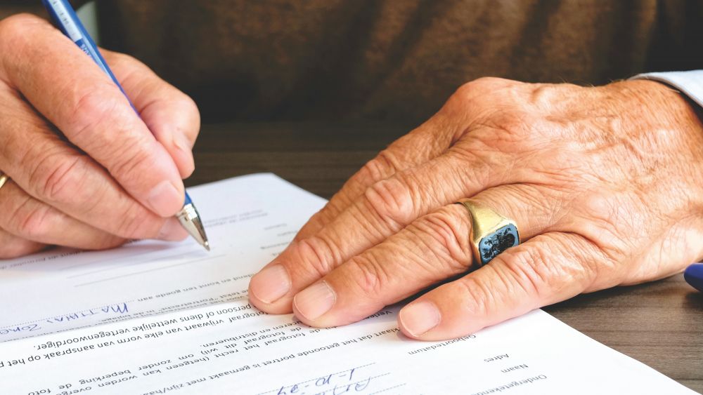 Arbeidsrett: Regulerer forholdet mellom arbeidsgivere og arbeidstakere
