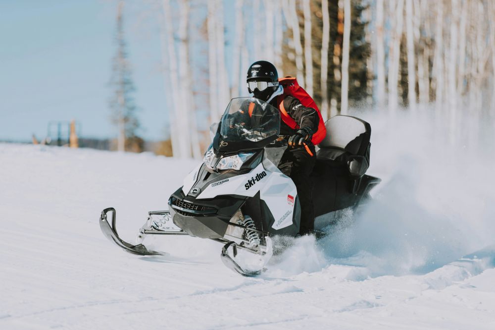 Snøscooter for lek, arbeid og lange vinterdager